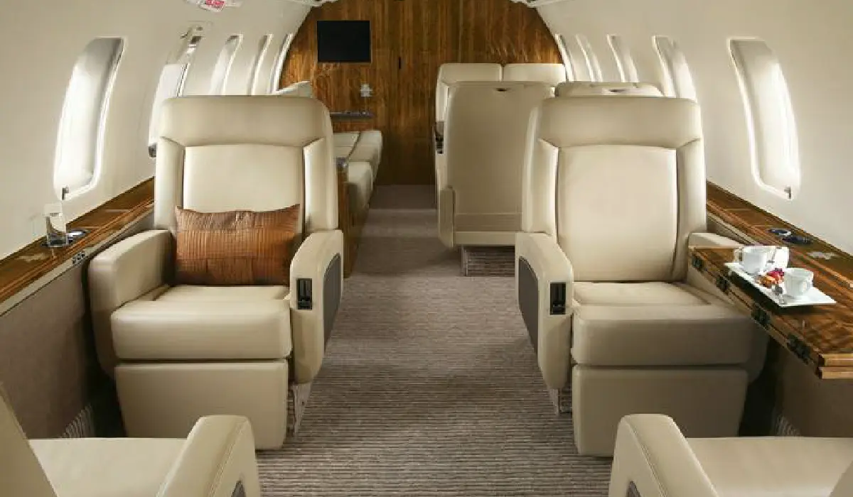Bombardier - Challenger 605 - Private Jet Rentals Near me - Used Private Jets Near me - Exclusive Concierge Club.webp